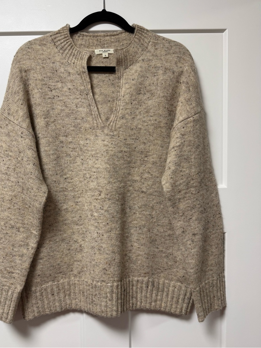 Max Studio Men's Speckled Cream V‑Neck Pullover